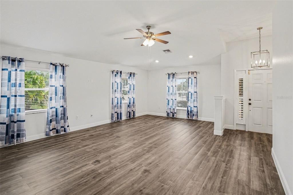 9524 ROLLING CIRCLE, SAN ANTONIO, FL — photo 4 of 30