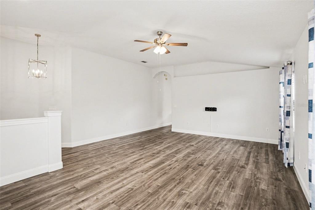 9524 ROLLING CIRCLE, SAN ANTONIO, FL — photo 5 of 30