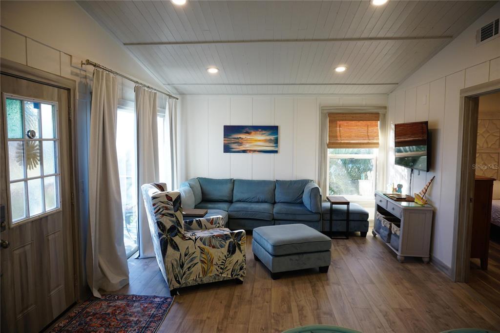 2504 AVENUE B, BRADENTON BEACH, FL — photo 4 of 30