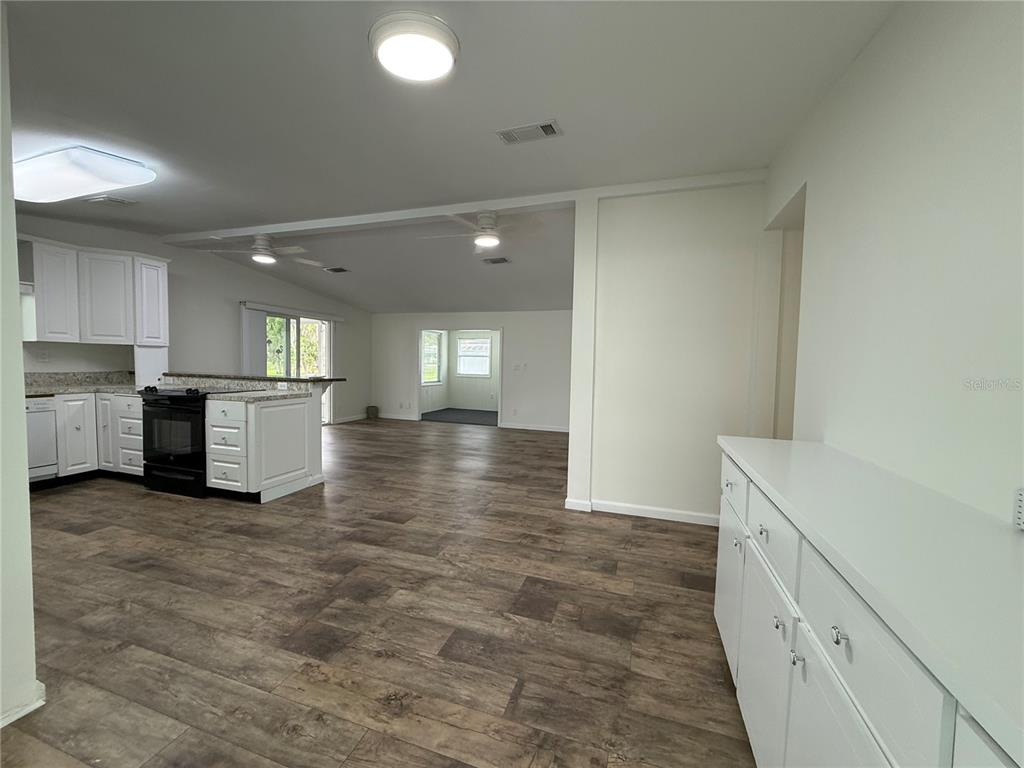 8 ROBIN ROAD, WILDWOOD, FL — photo 3 of 30