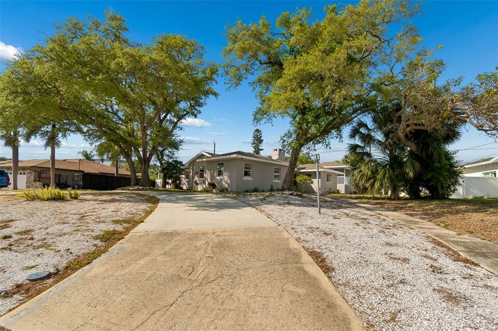 125 HARBOR BLUFF DRIVE, LARGO, FL — photo 2 of 30