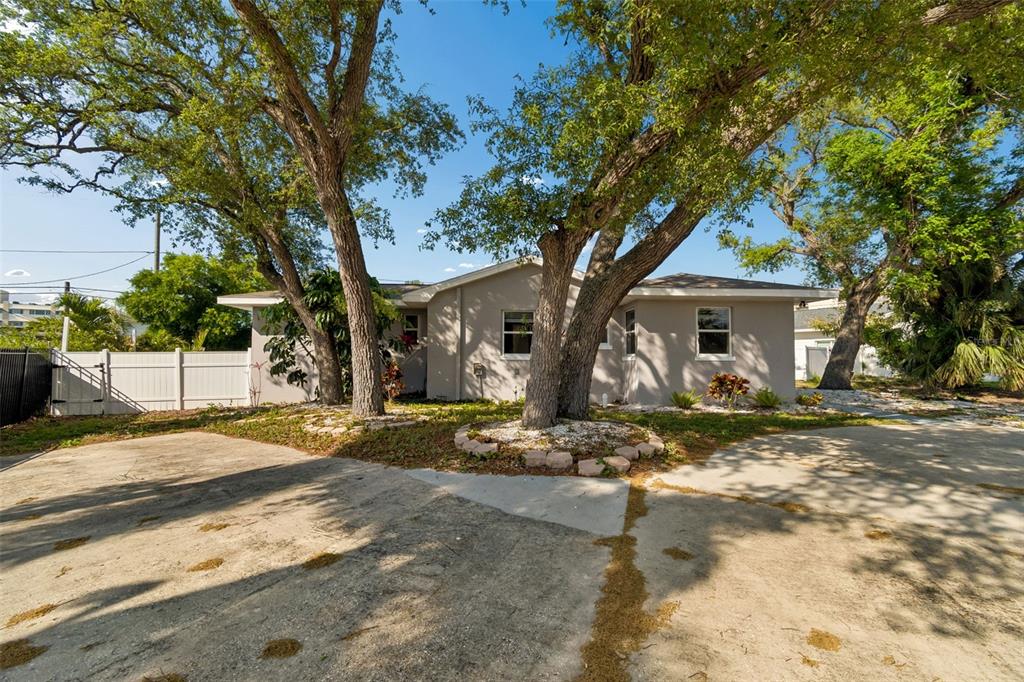 125 HARBOR BLUFF DRIVE, LARGO, FL — photo 4 of 30