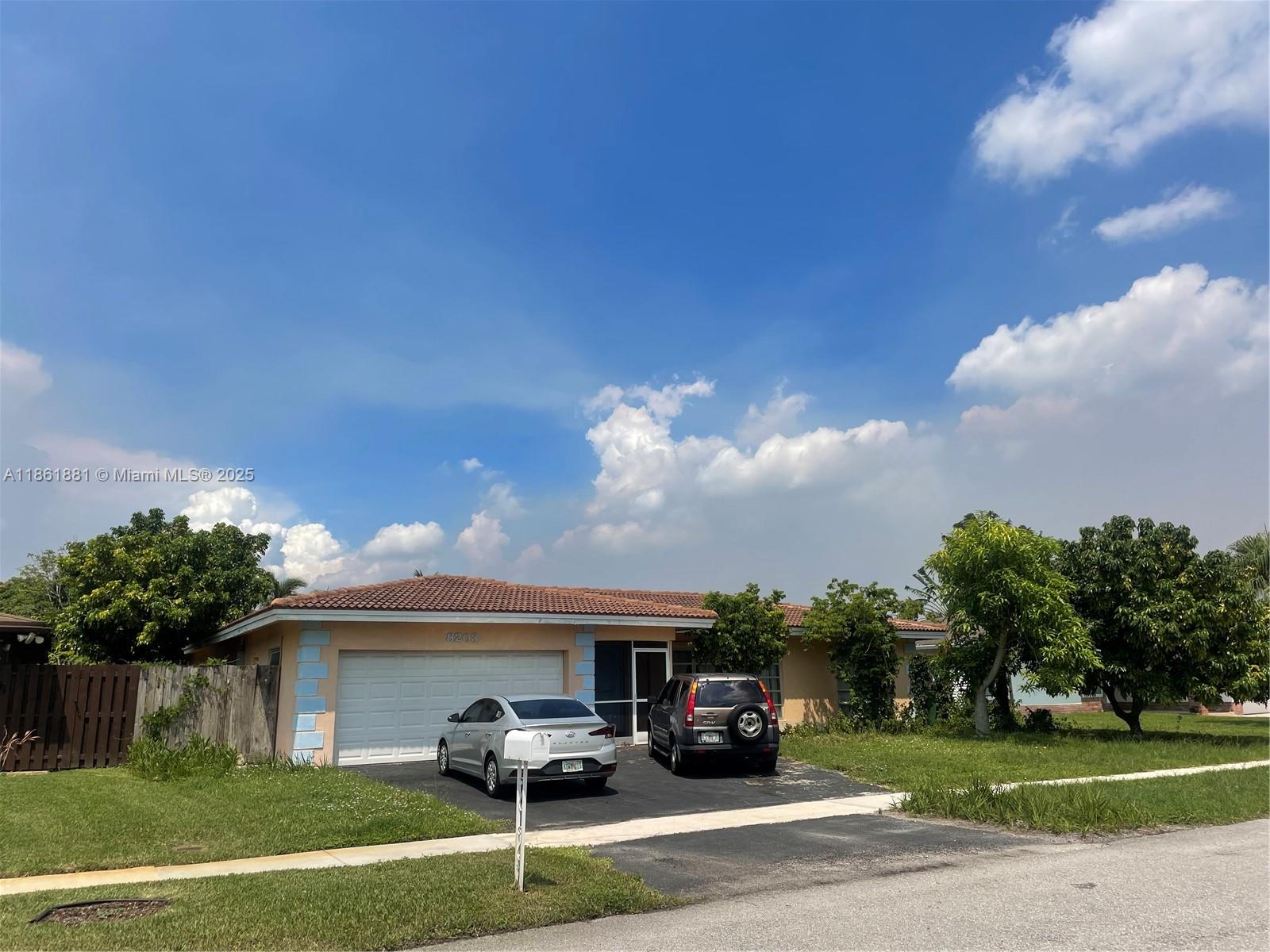 8203 NW 73rd Ter, Tamarac FL 33321