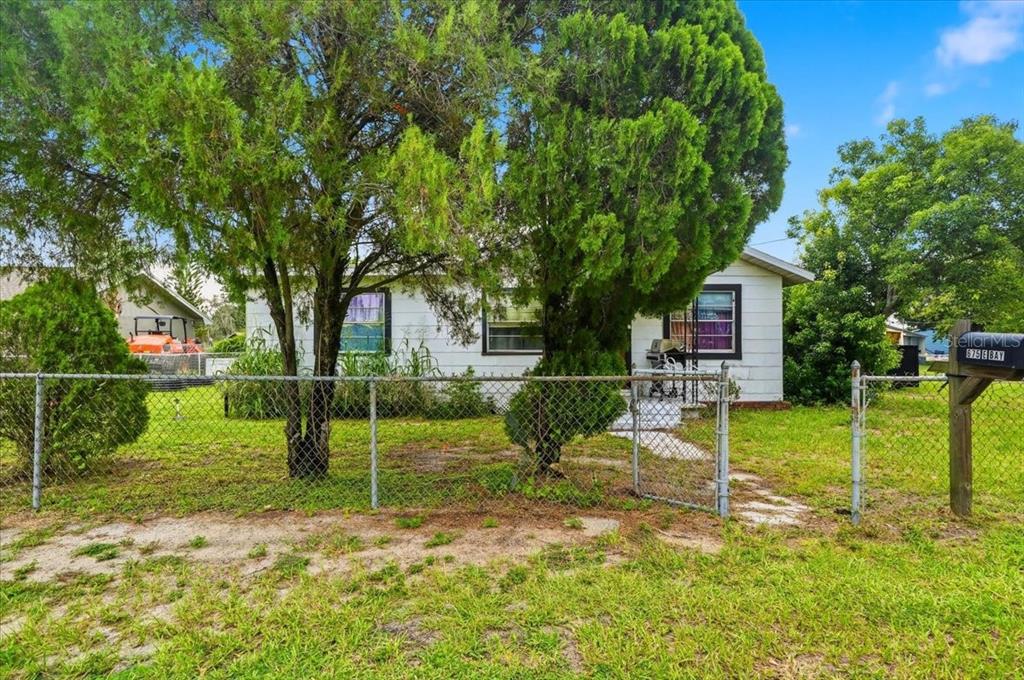 675 E BAY AVENUE, EAGLE LAKE, FL — photo 3 of 30