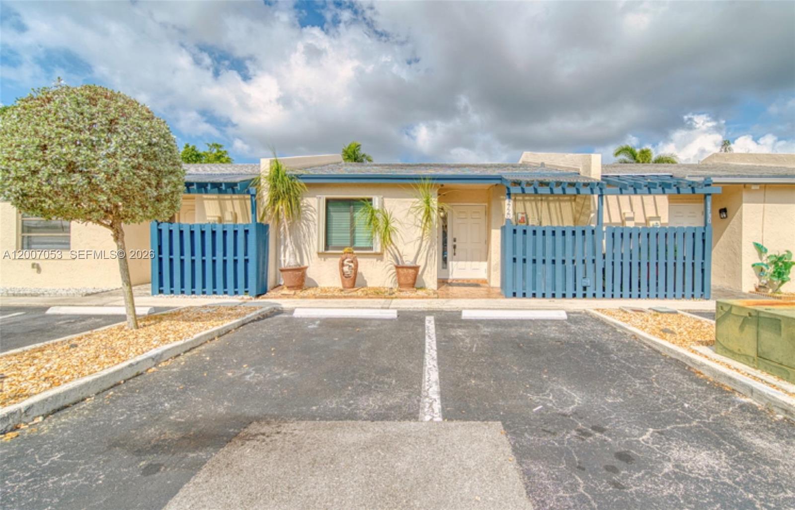1720 NW 92nd Ave, Pembroke Pines FL 33024