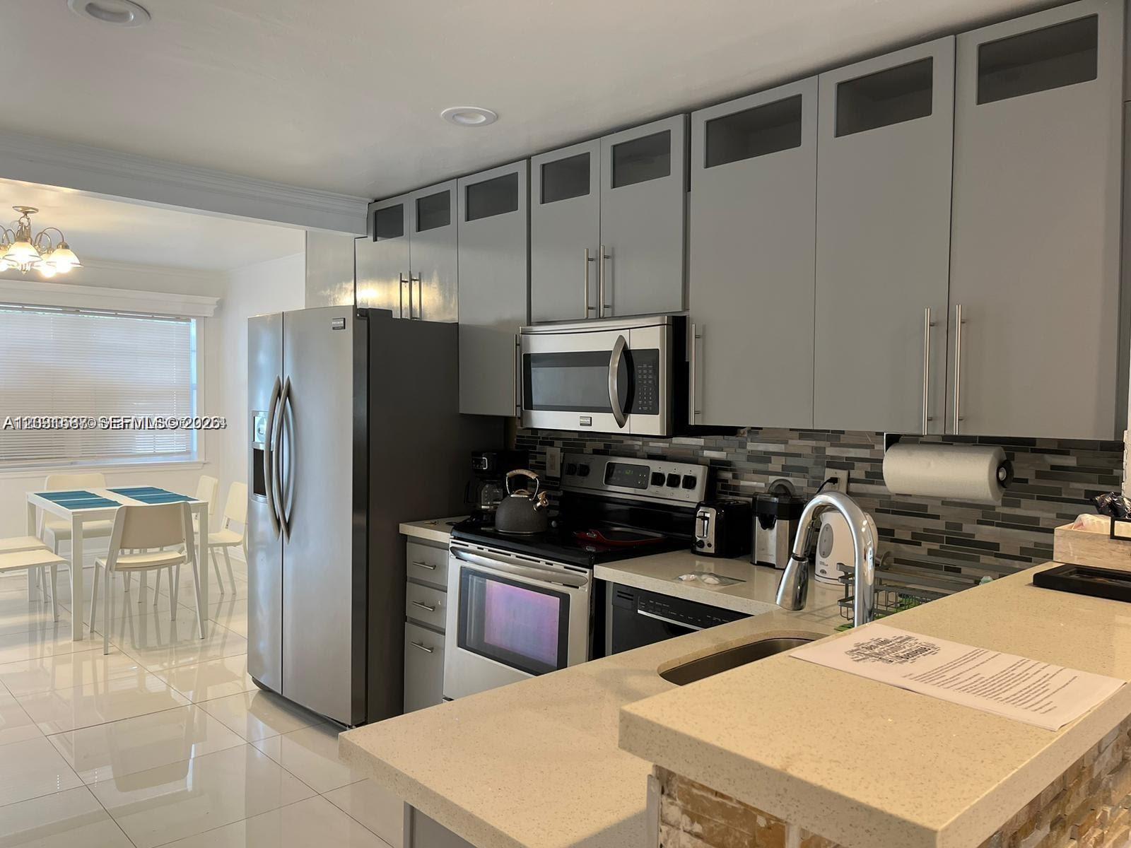 6431 Hayes St, Hollywood FL 33024
