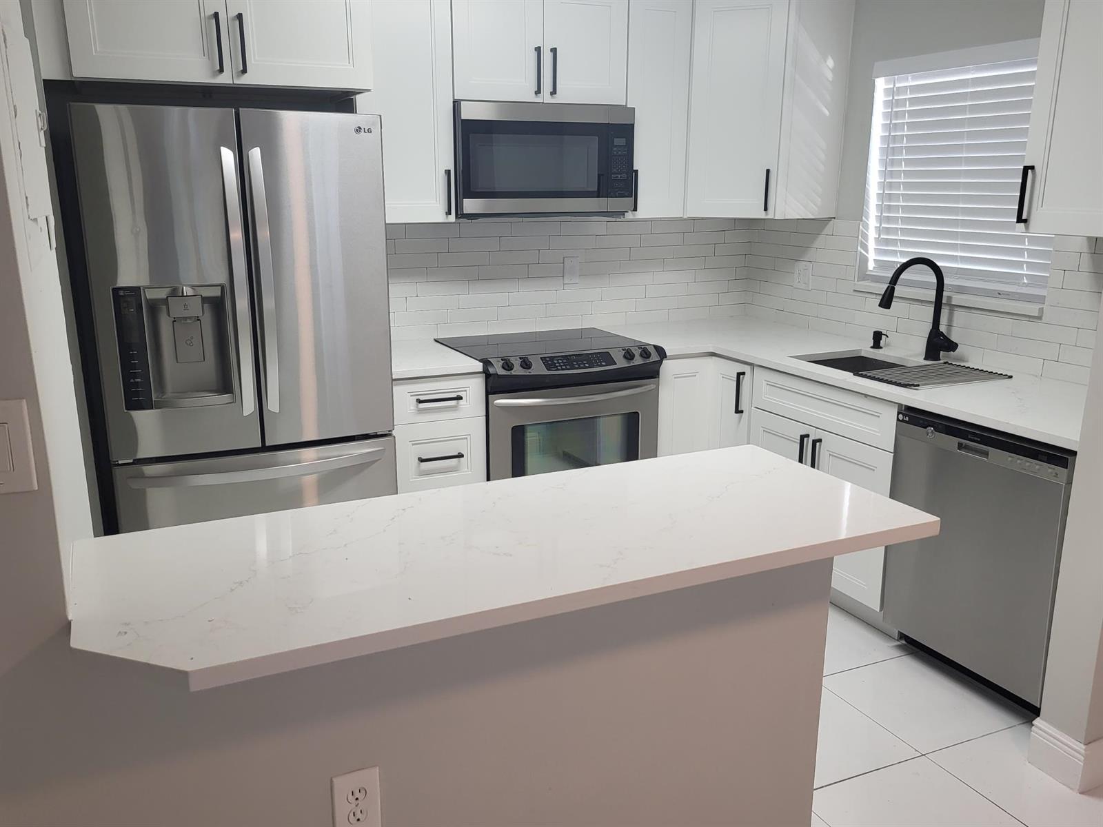 4135 NE 21st Terrace, Lighthouse Point FL 33064