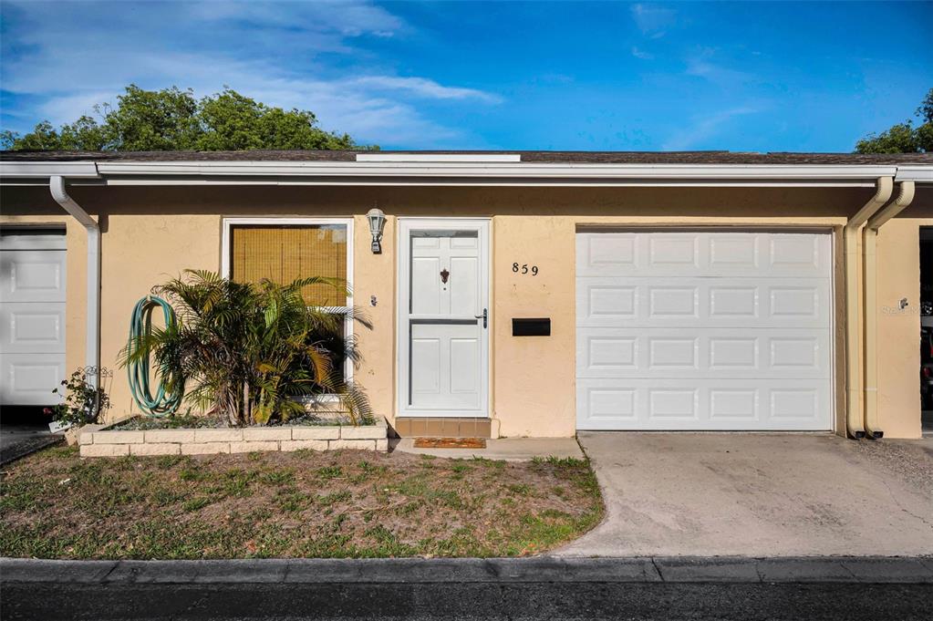 859 OXFORD COURT