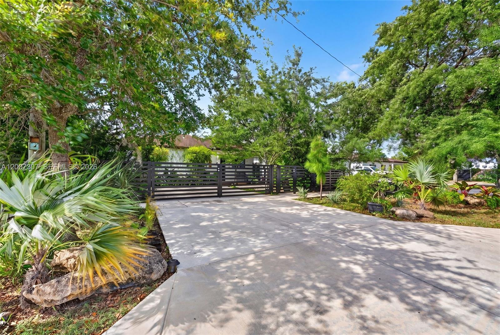 12310 SW 216th St, Miami FL 33170