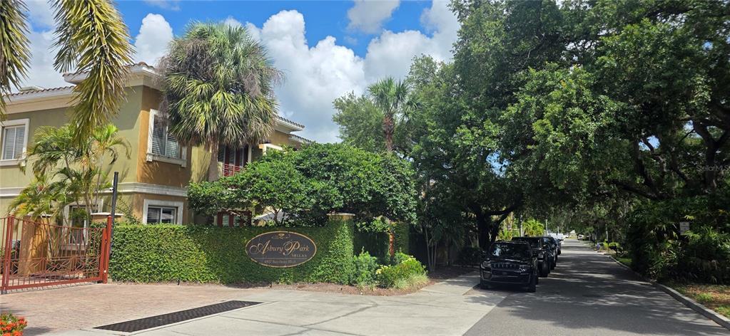 4907 BAYSHORE BOULEVARD UNIT 103