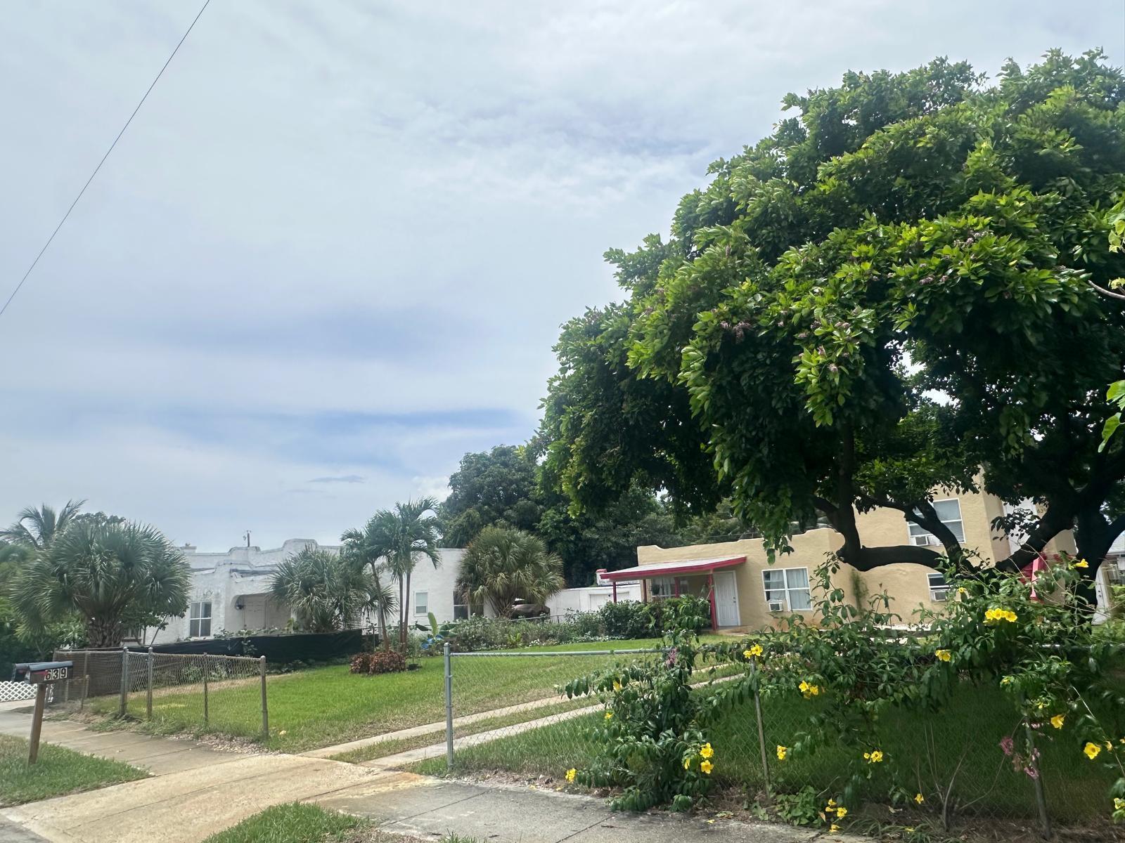 A residential street view shows two single-story houses with lawns, trees, and chain-link fencing — 637 46th Street, West Palm Beach FL 33407, WEST PALM BEACH, FL