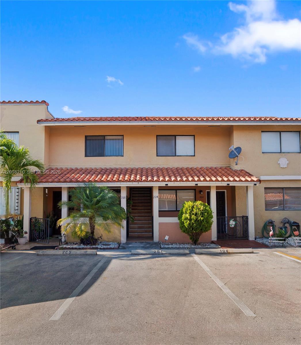 2735 W 60th Pl # 204, Hialeah FL 33016