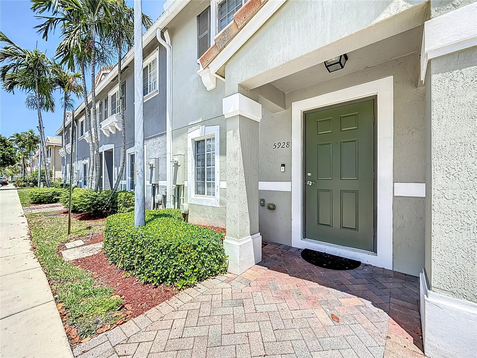 5928 Glasgow Way, Tamarac FL 33321