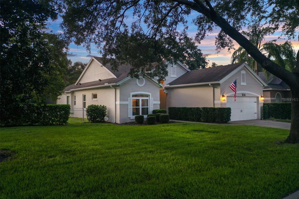 816 LAKEWORTH CIRCLE