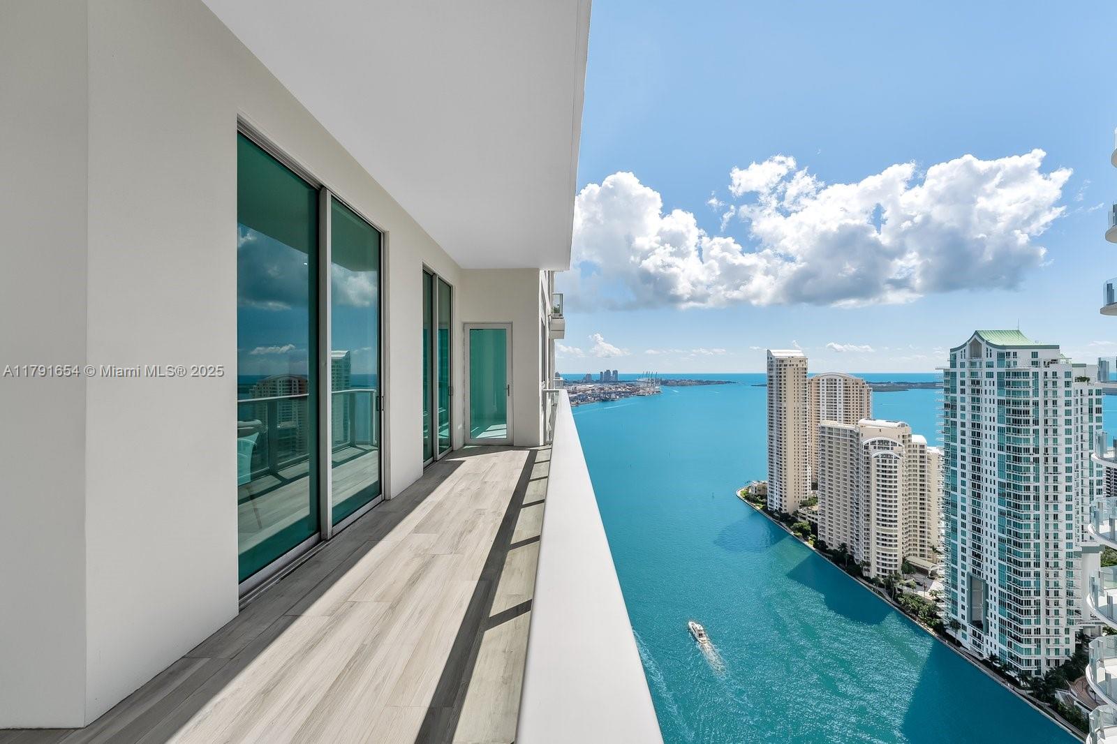 300 S Biscayne Blvd # 3902, Miami FL 33131