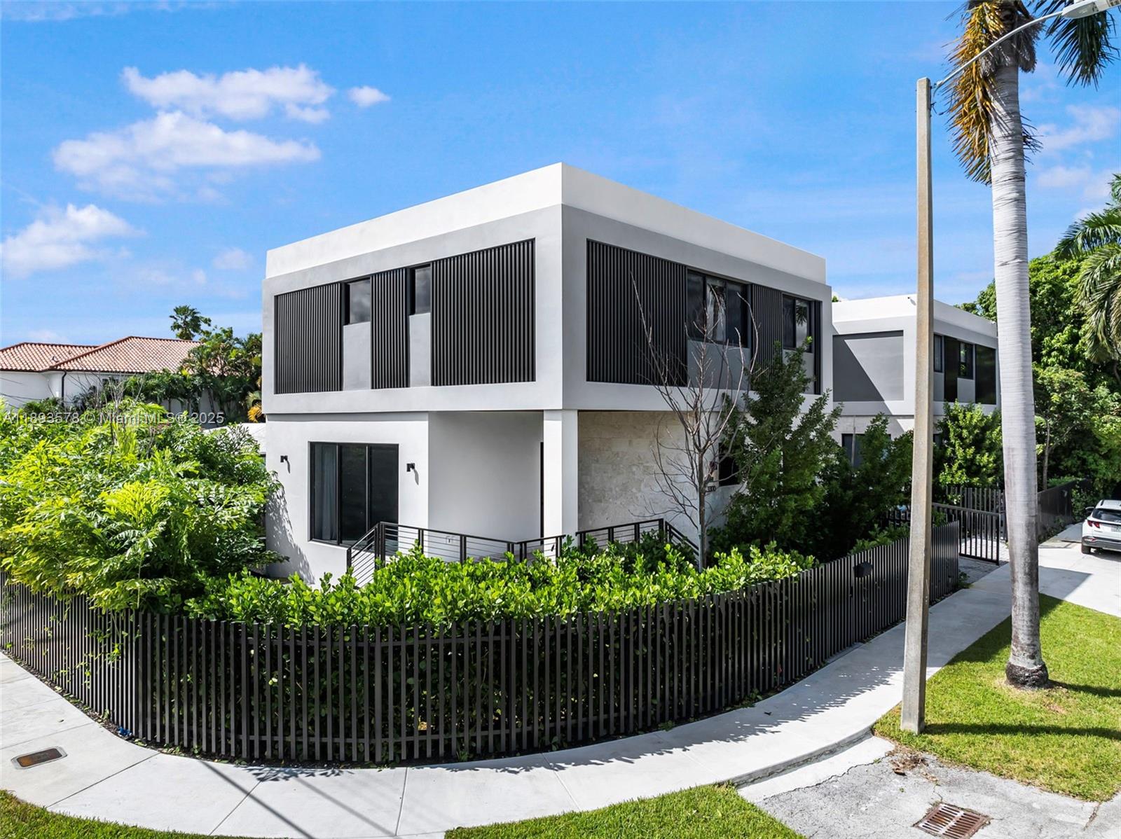 3300 SW 27th Ter # 3300, Miami FL 33133