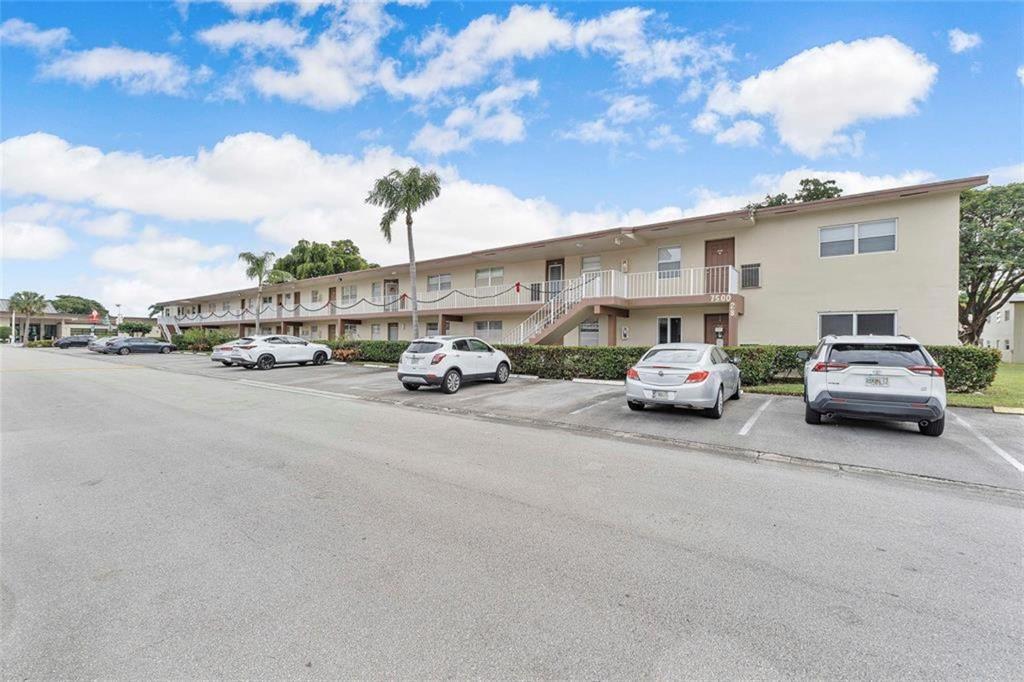 7300 NW 4th Place # 105, Margate FL 33063