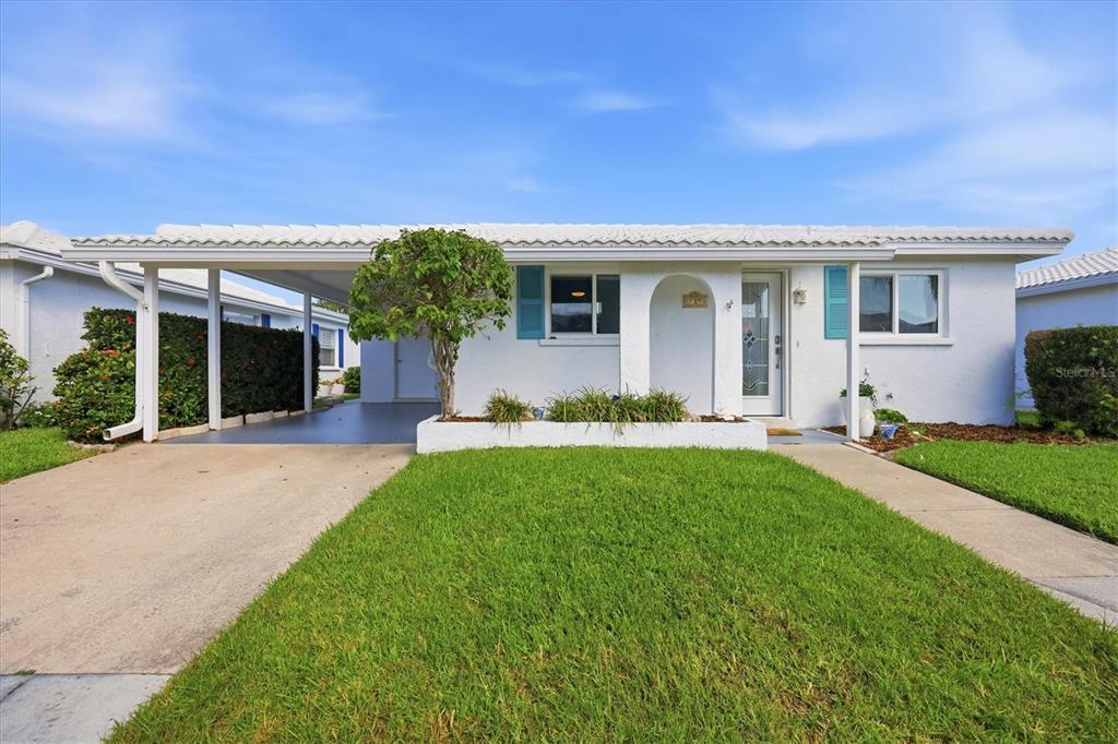 885 SPANISH DRIVE N