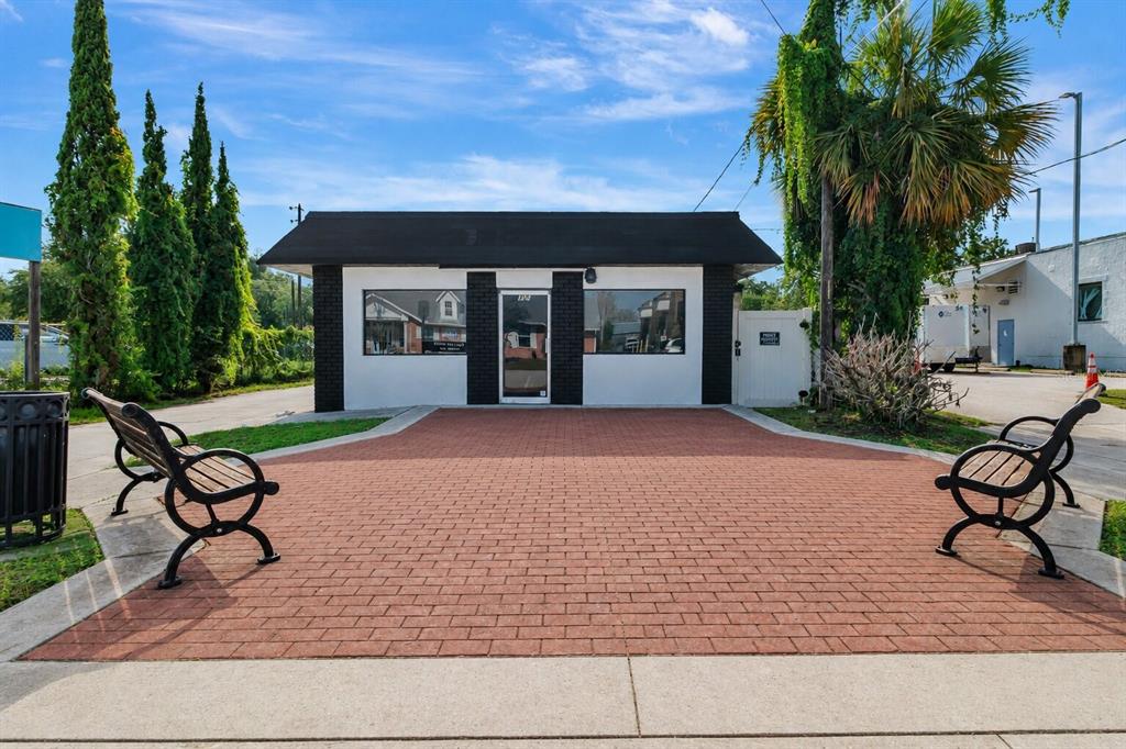 124 N APOPKA AVENUE