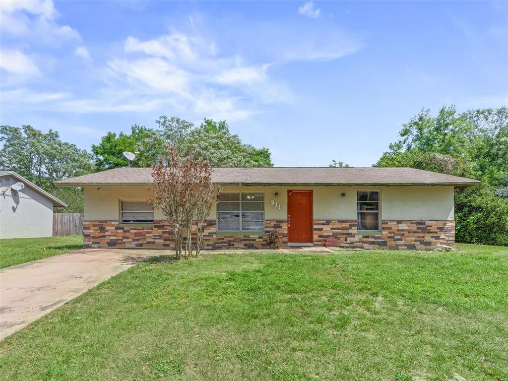 911 JACARANDA DRIVE