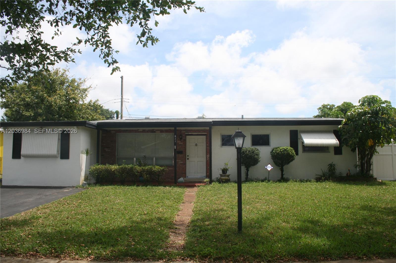 621 SW 64 Way, Pembroke Pines FL 33023