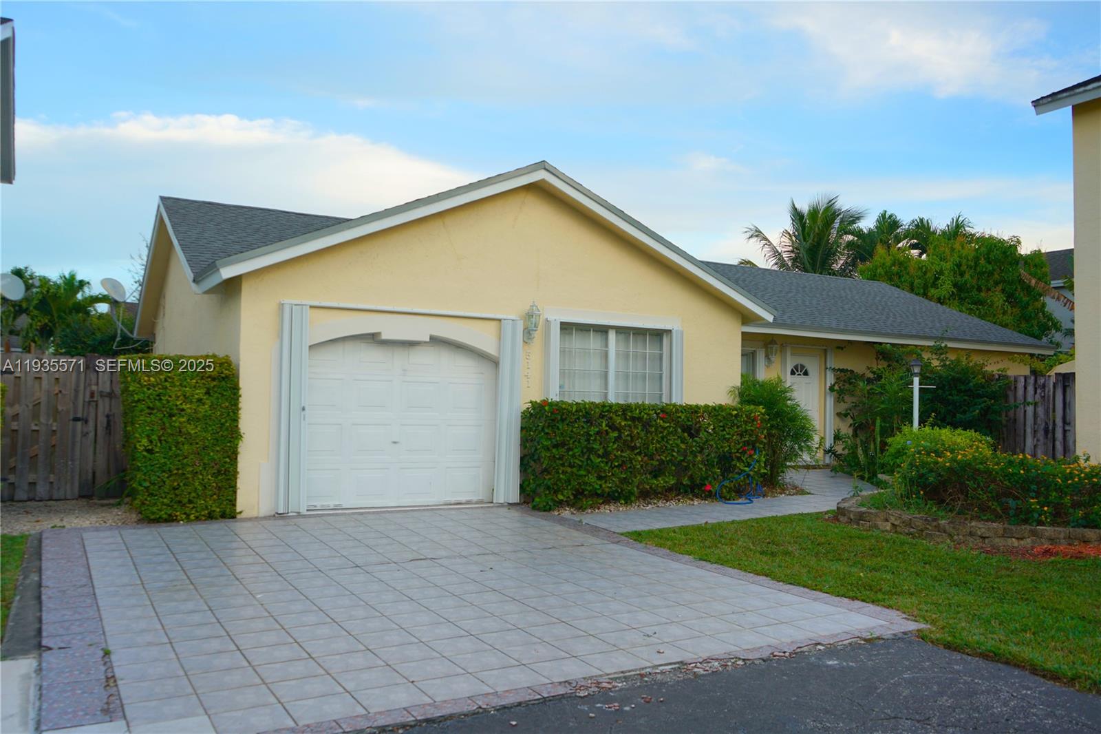 5141 NW 101st Pl, Doral FL 33178