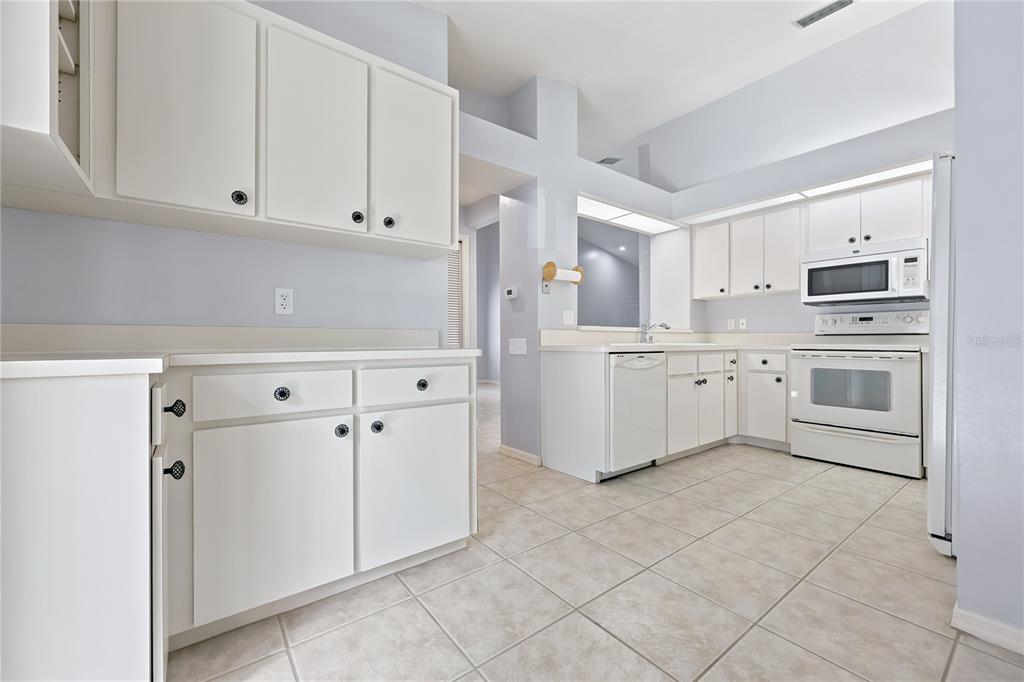 4039 NW 23RD CIRCLE, GAINESVILLE, FL — photo 3 of 30
