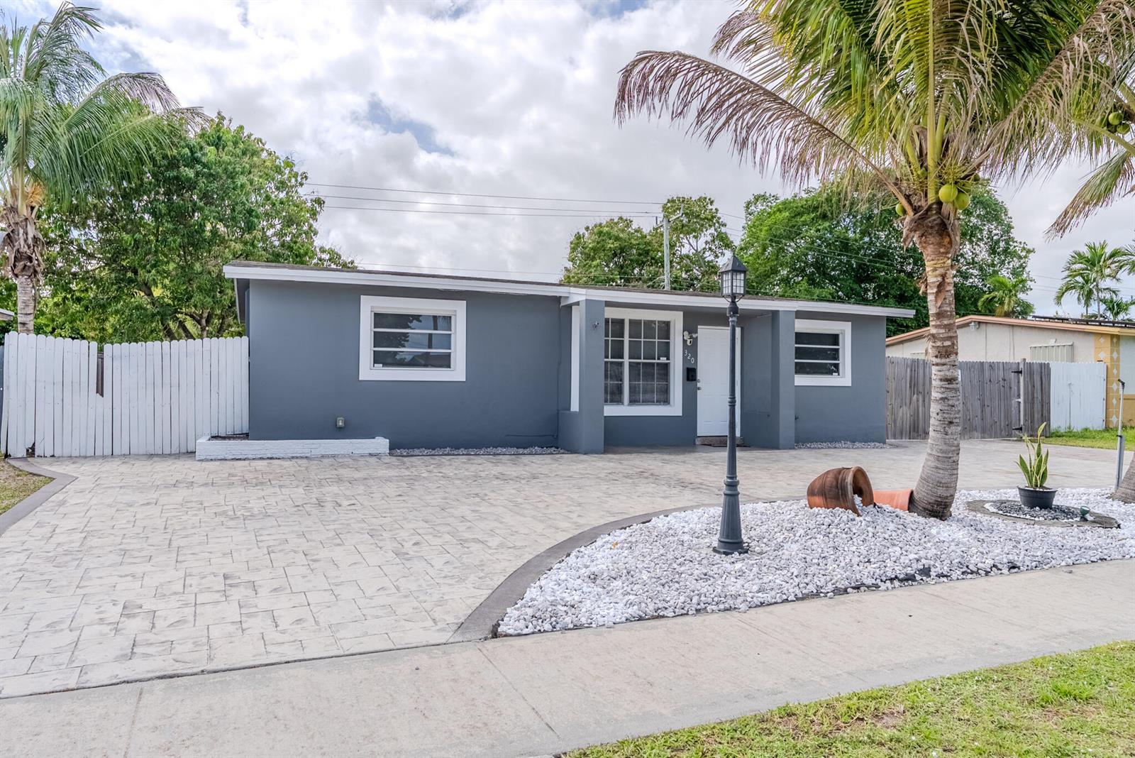 320 N 69th Way, Hollywood FL 33024