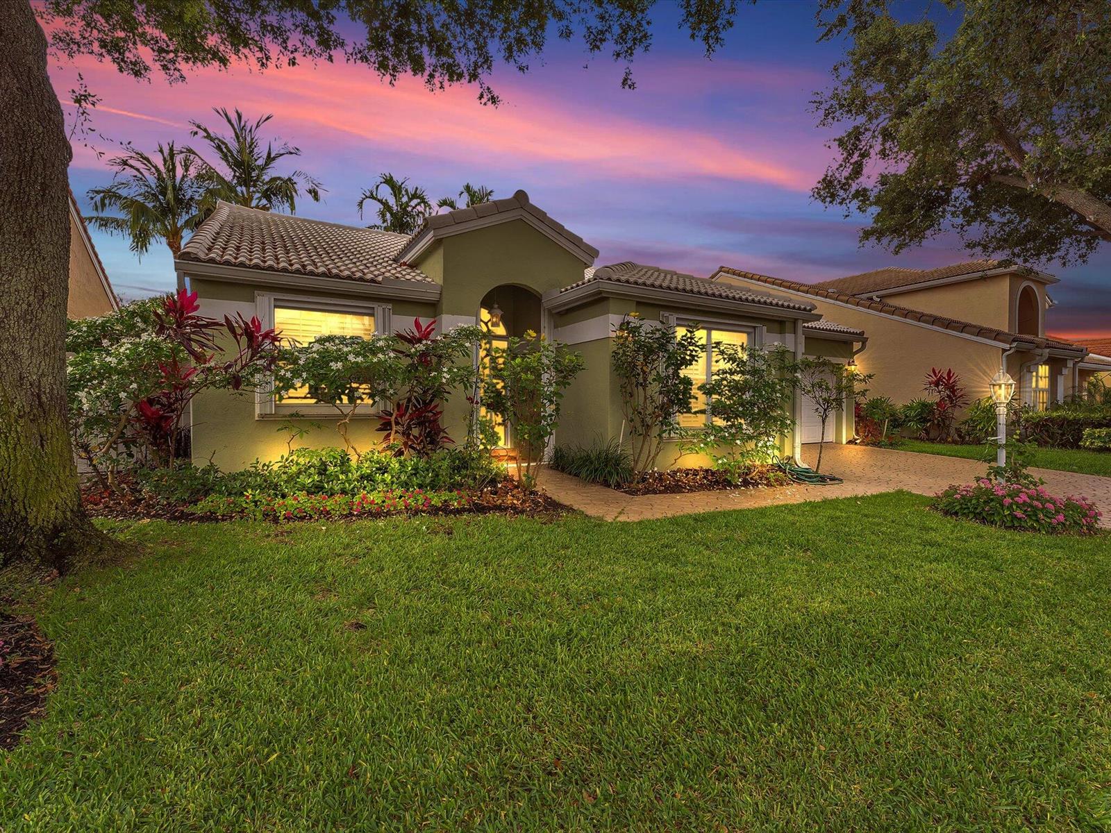 1097 Roble Way, Palm Beach Gardens FL 33410