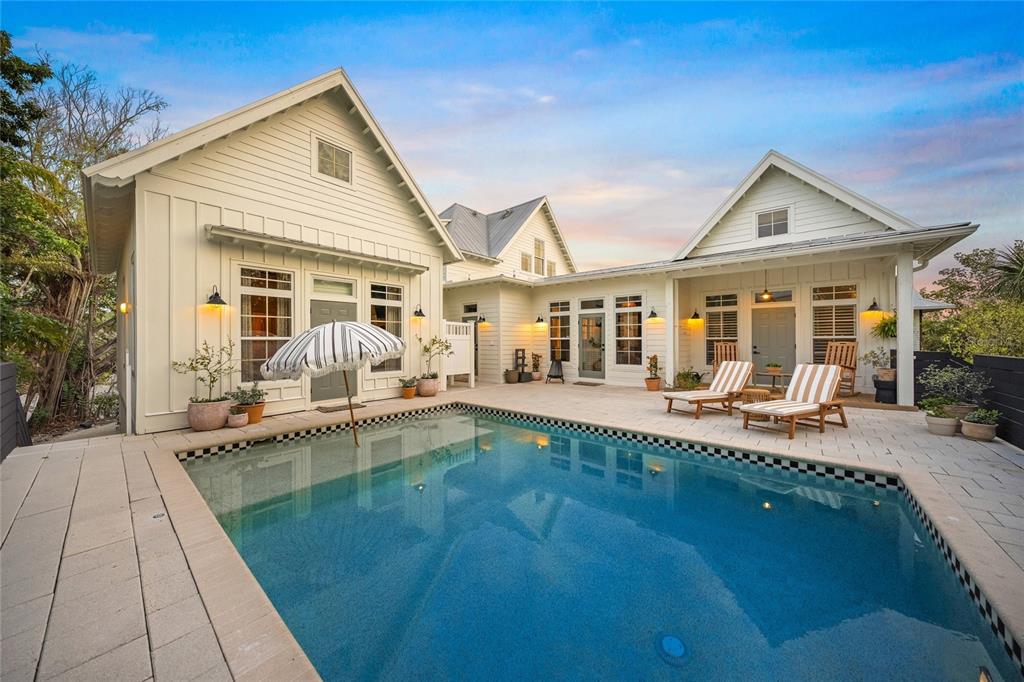 689 LANDS END DRIVE