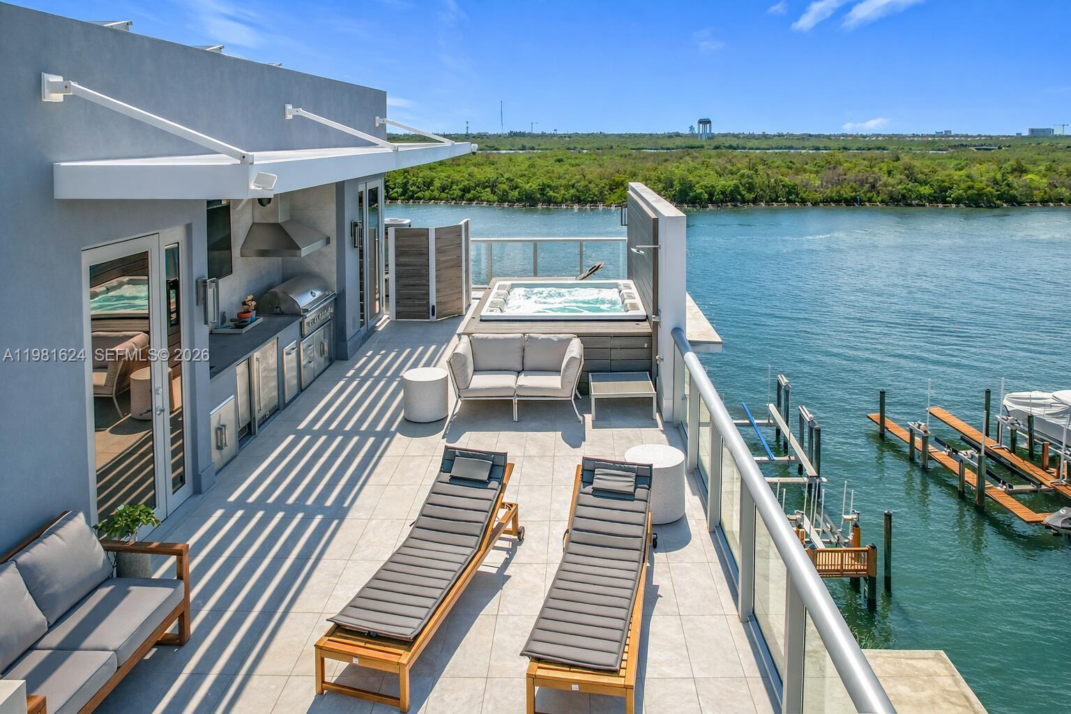 2890 N Ocean Dr, Hollywood FL 33019