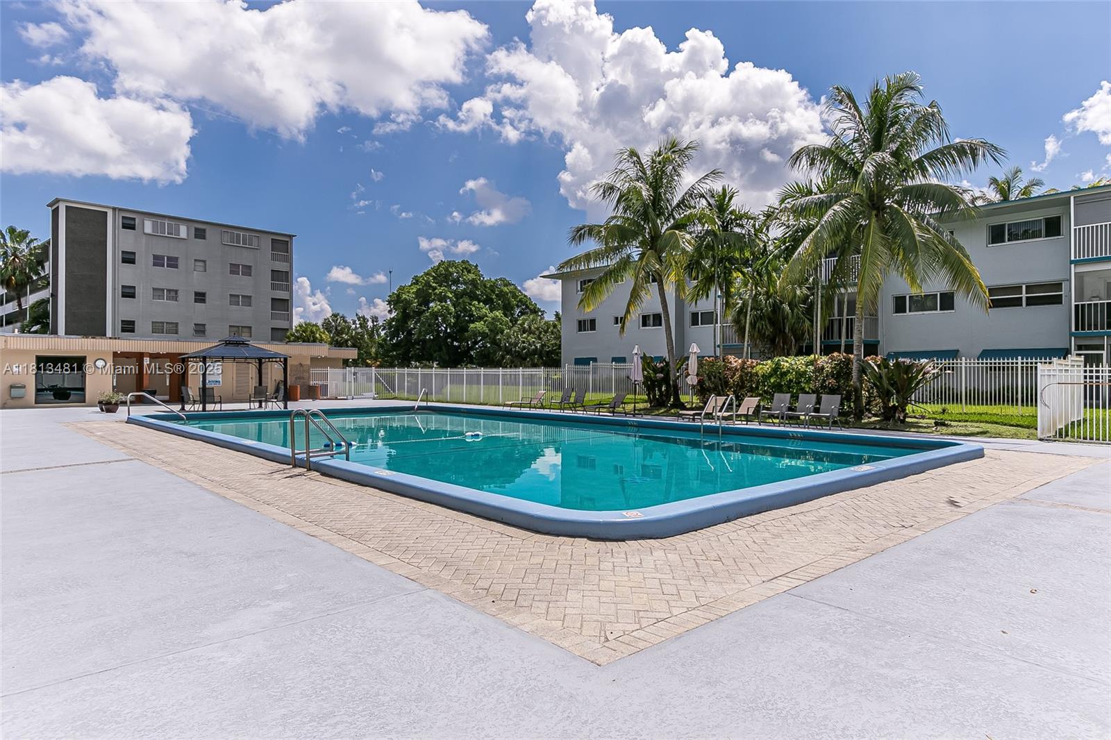 1000 Hillcrest Ct # 212, Hollywood FL 33021