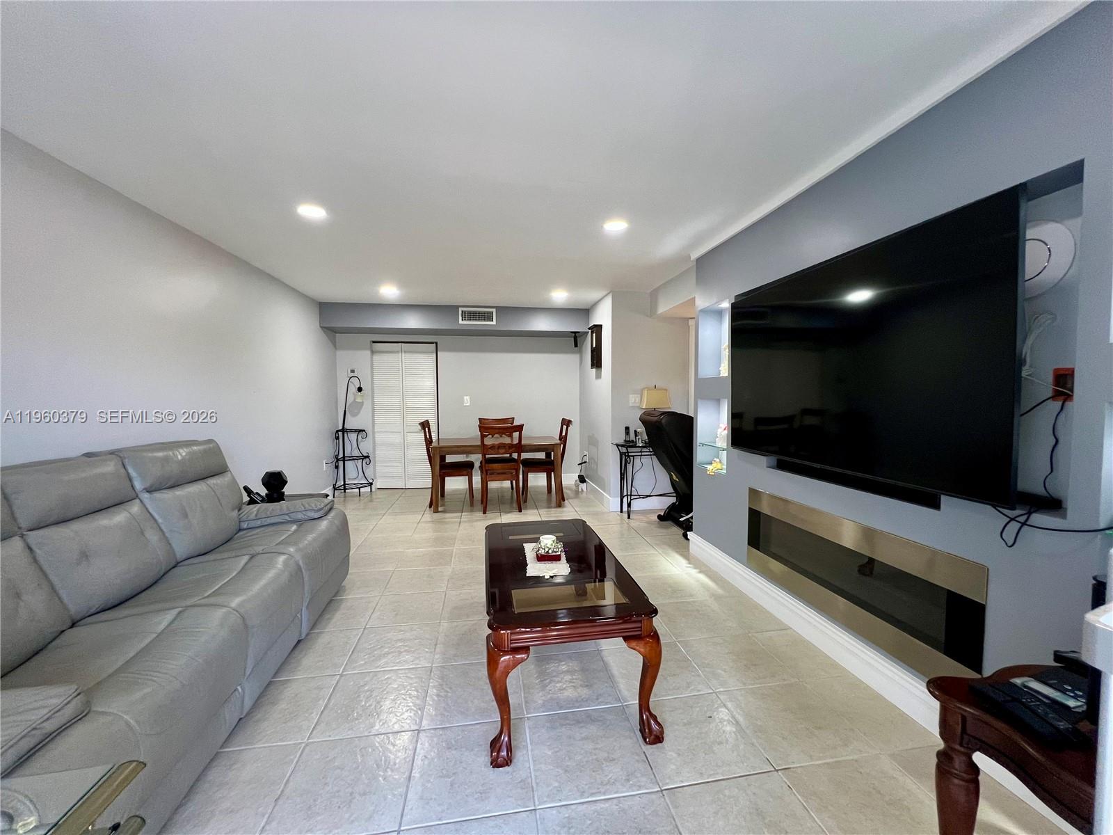 4255 N University Dr # 304, Sunrise FL 33351