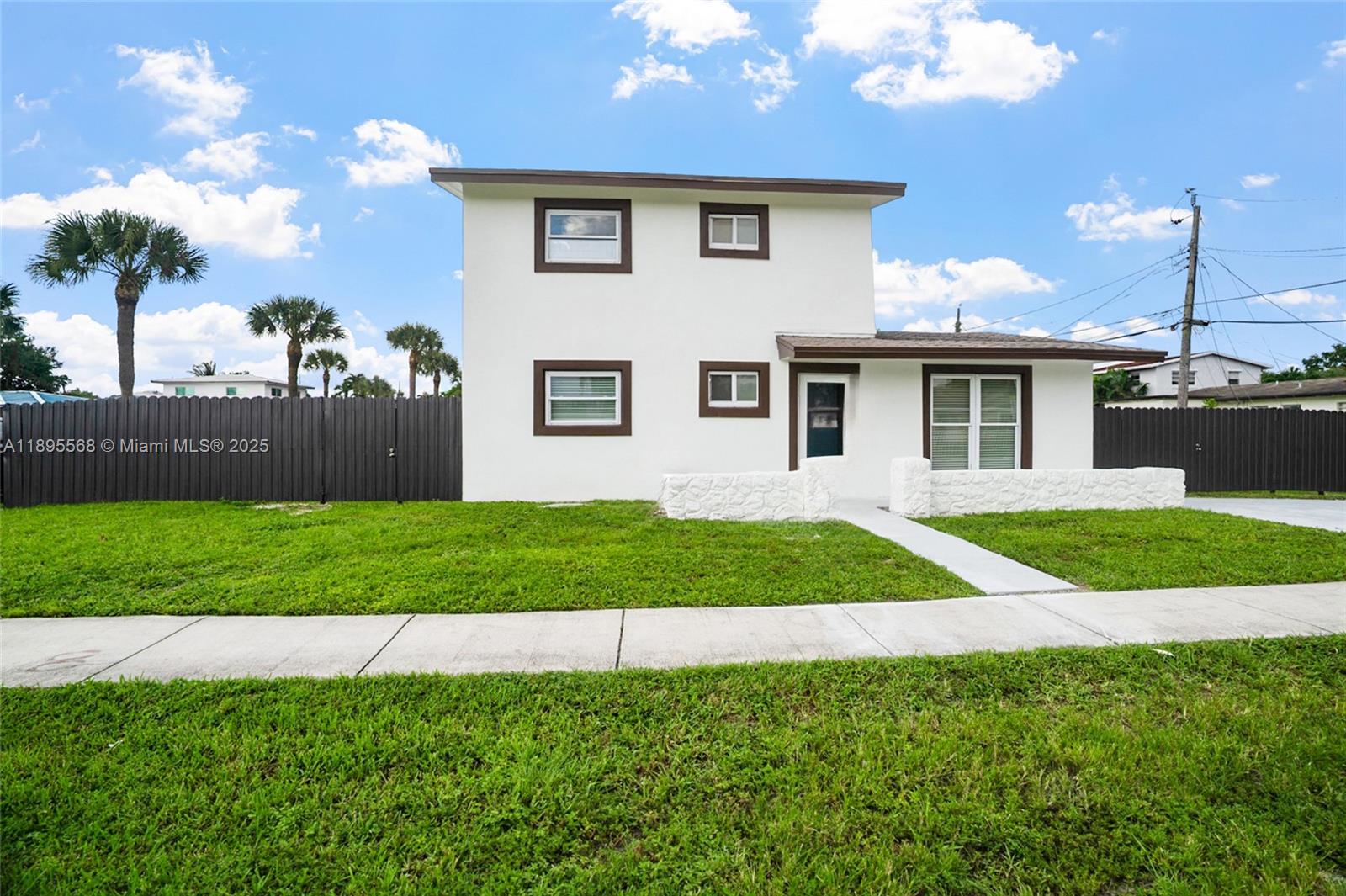 301 SW 12th Ave, Dania Beach FL 33004