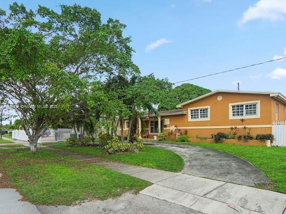 811 NW 196th Ter, Miami Gardens FL 33169