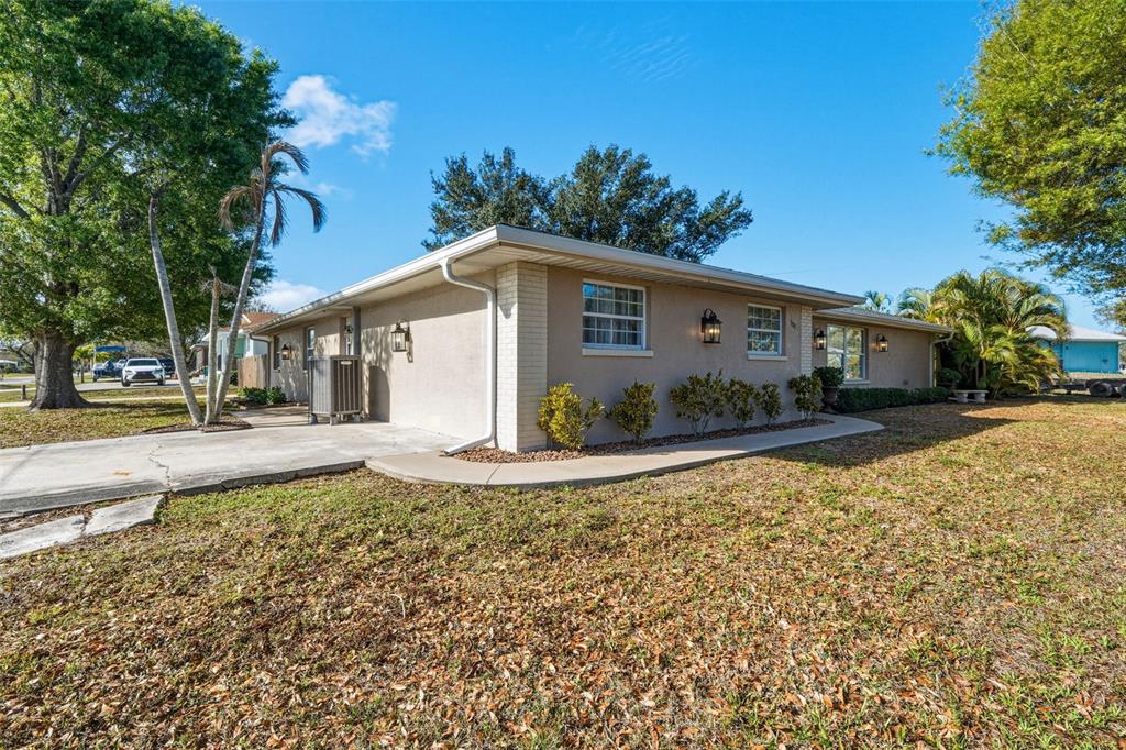 101 MARLIN DRIVE, PUNTA GORDA, FL — photo 2 of 30