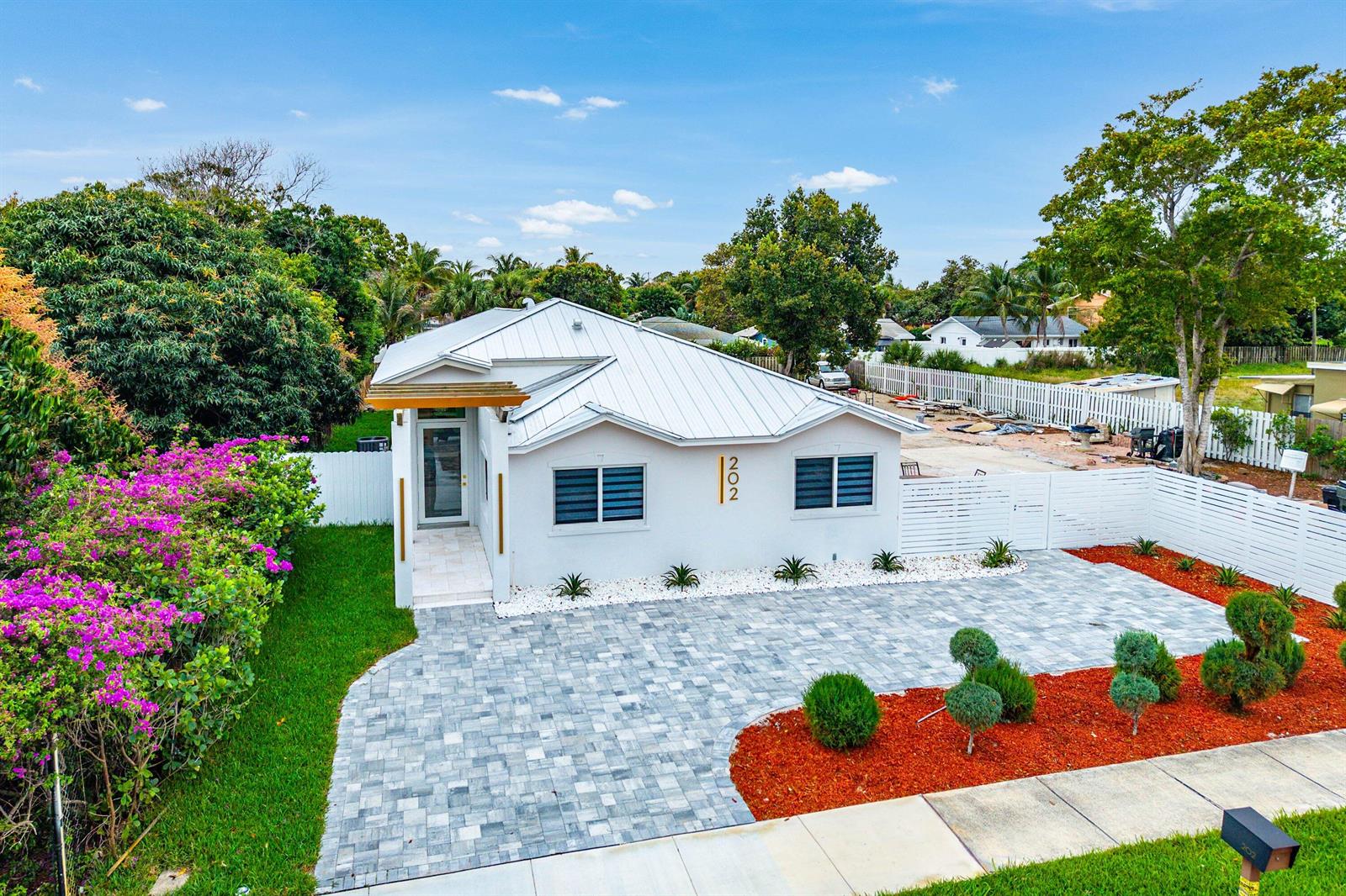202 SE 4th Street, Delray Beach FL 33483