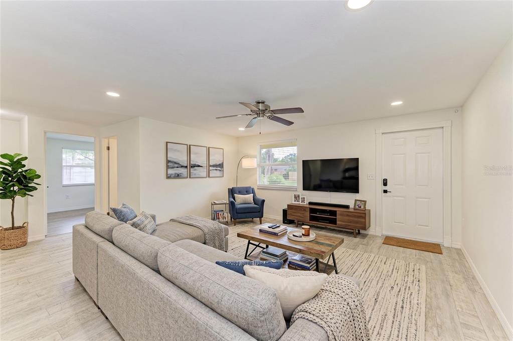 4319 AUGUSTINE AVENUE, SARASOTA, FL — photo 3 of 20