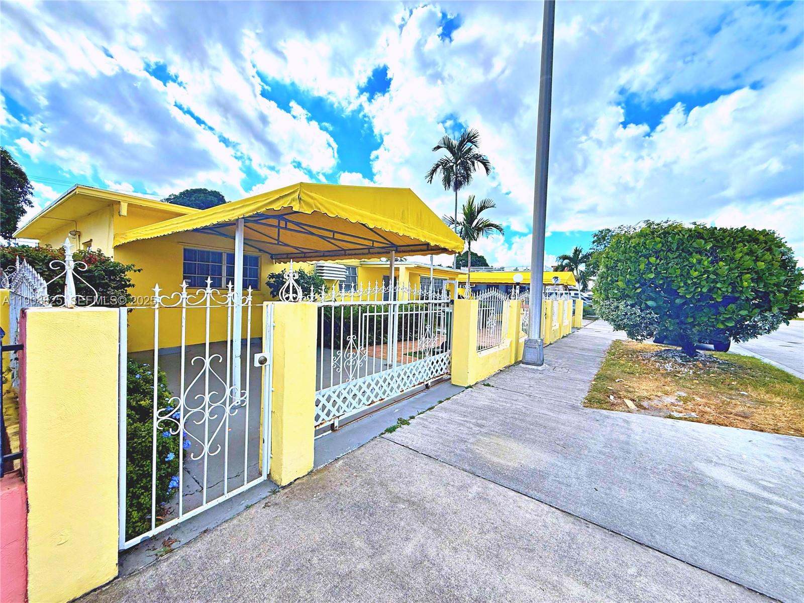 880 E 28th St, Hialeah FL 33013