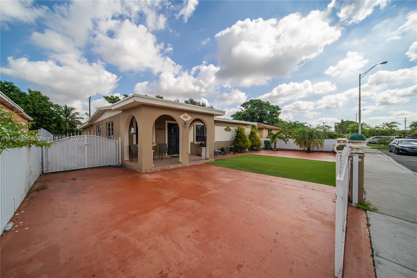 925 E 29th St, Hialeah FL 33013, HIALEAH, FL — photo 3 of 30