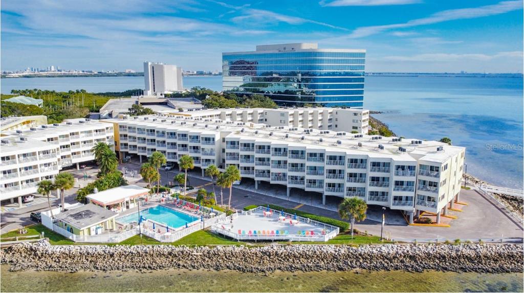 2506 N ROCKY POINT DRIVE UNIT 424