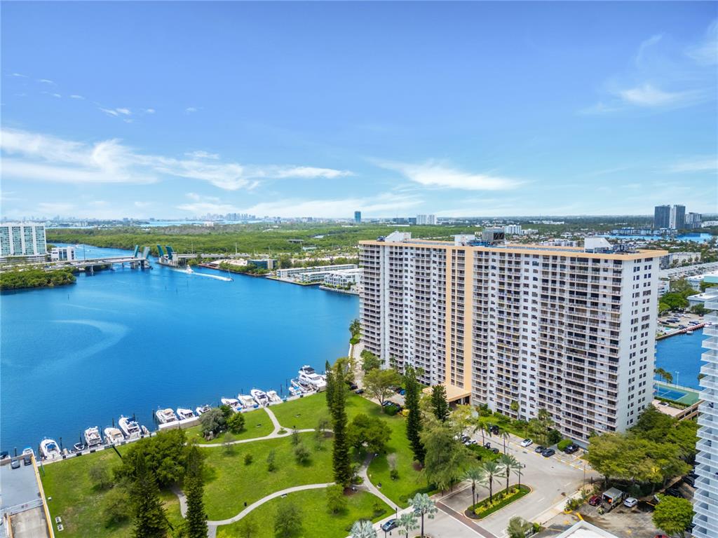 290 174 STREET UNIT 1006