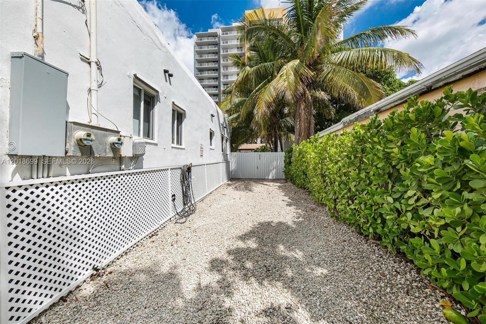 MIAMI, FL — photo 3 of 30