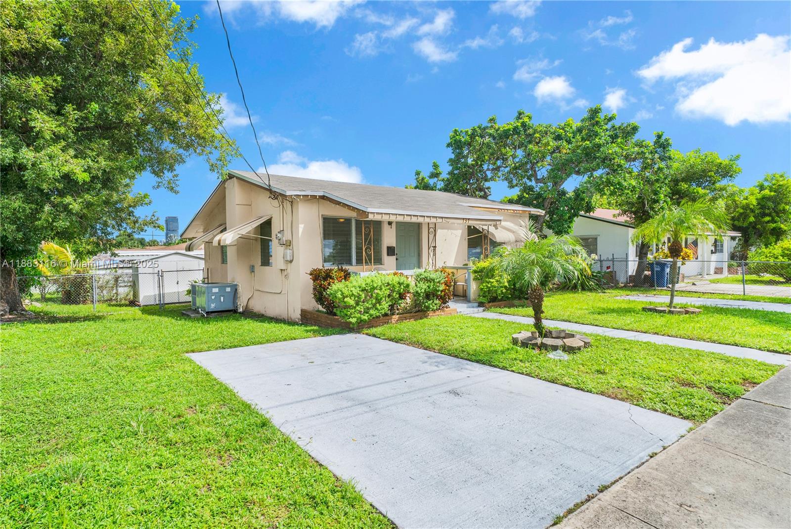 737 SW 8th Ave, Hallandale Beach FL 33009
