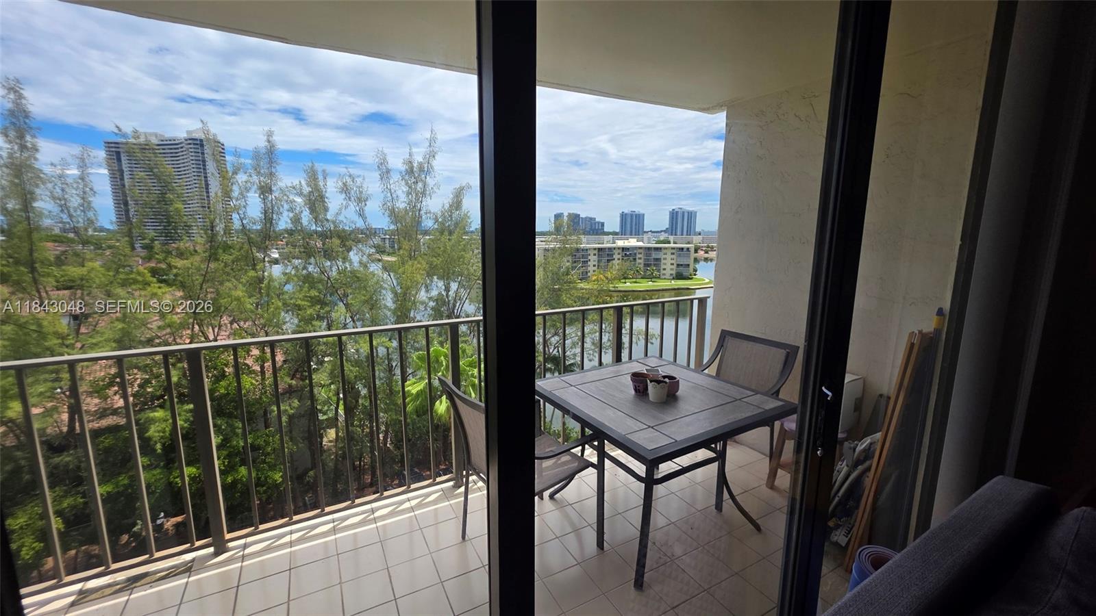 Real View — AVENTURA, FL