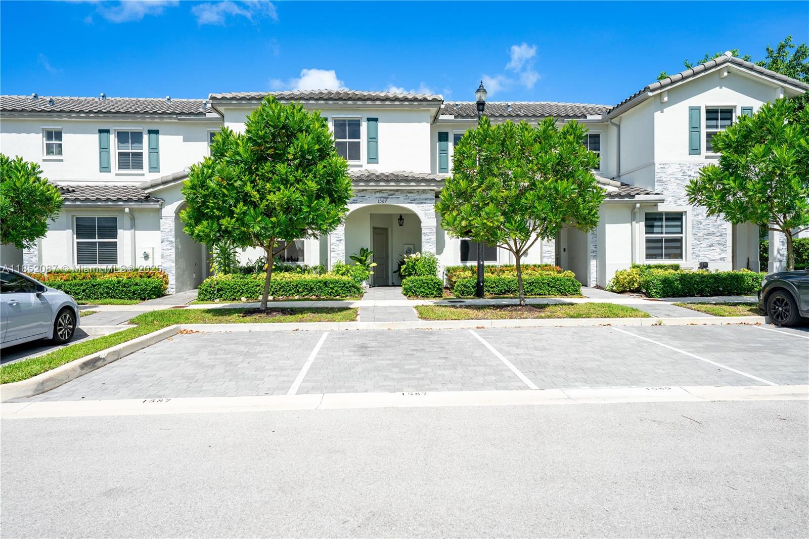 1587 SE 26th Rd, Homestead FL 33035