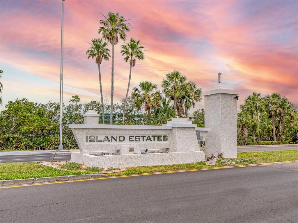105 ISLAND WAY UNIT 131