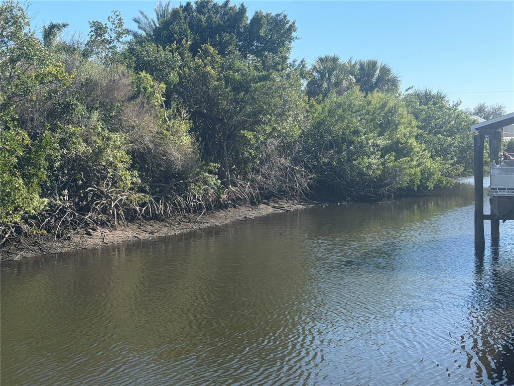2402 LARKSPUR DRIVE, PUNTA GORDA, FL — photo 2 of 15
