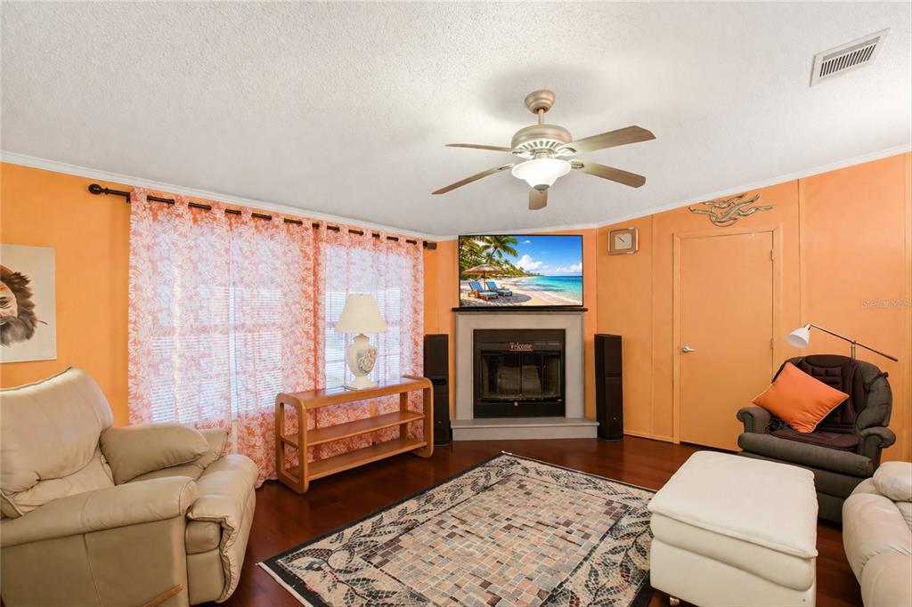 184 W MANATEE LOOP, PUNTA GORDA, FL — photo 5 of 30
