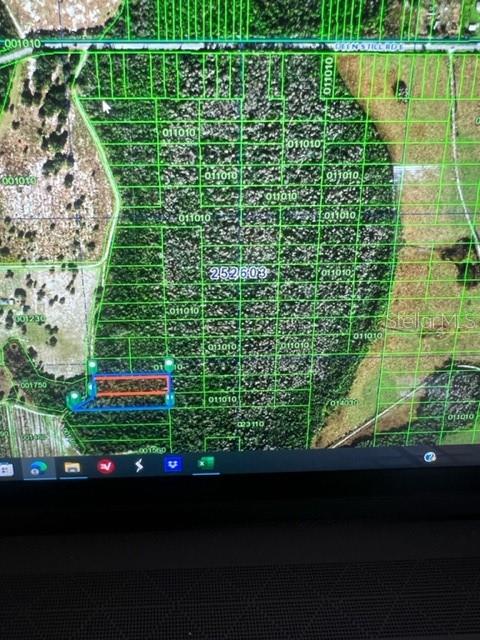 This is a digital map showing a highlighted land parcel within a larger subdivided area — DEEN STILL ROAD E, POLK CITY, FL